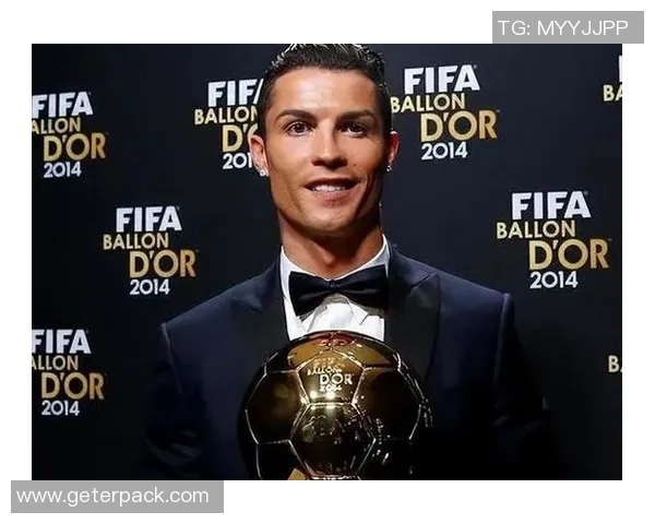 C罗荣登世界足球之巅 成为全球足坛无可匹敌的超级巨星 C罗荣登世界足球之巅 成为全球足坛无可匹敌的超级巨星