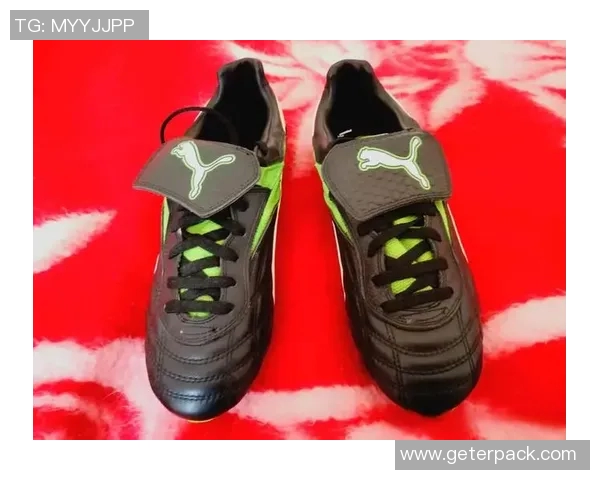 穿高帮足球鞋的球星们如何提升脚踝保护与运动表现 穿高帮足球鞋的球星们如何提升脚踝保护与运动表现